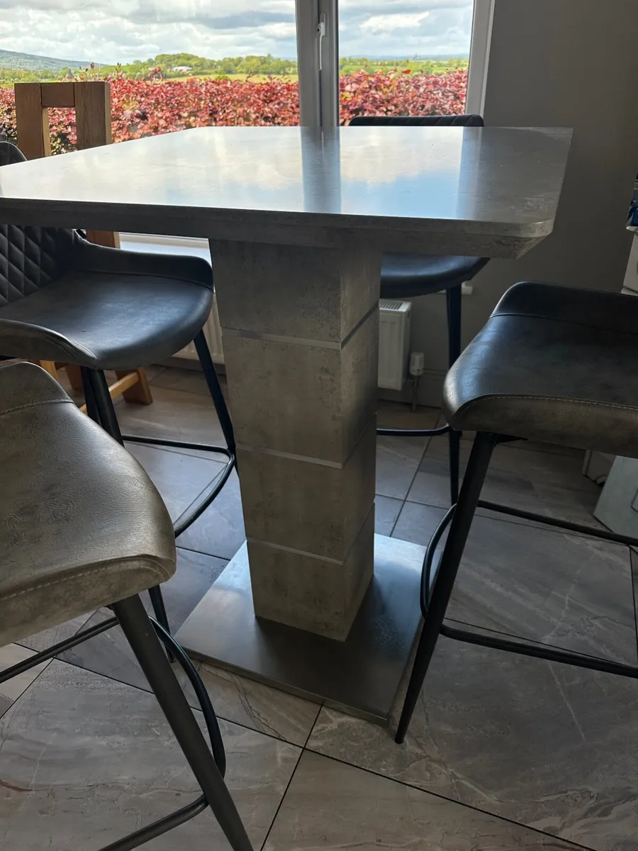 High table & 4 chairs - Image 1