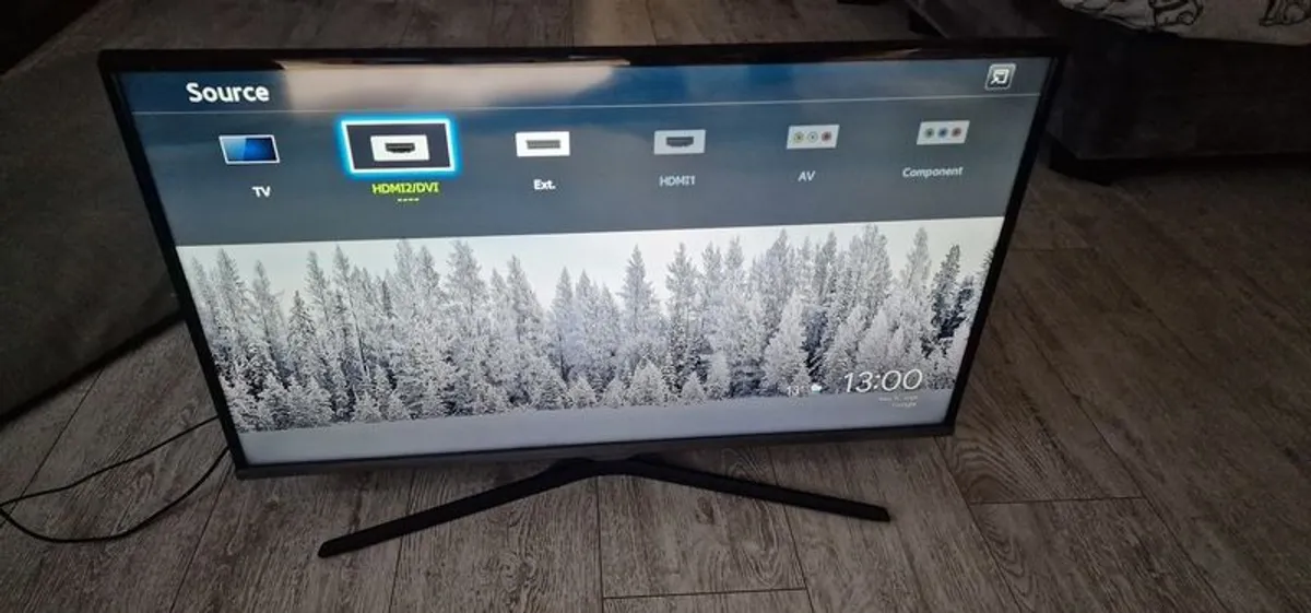 32" LED-backlit LCD TV - Full HD - Samsung UE32J5100AK 5 Series - Image 2