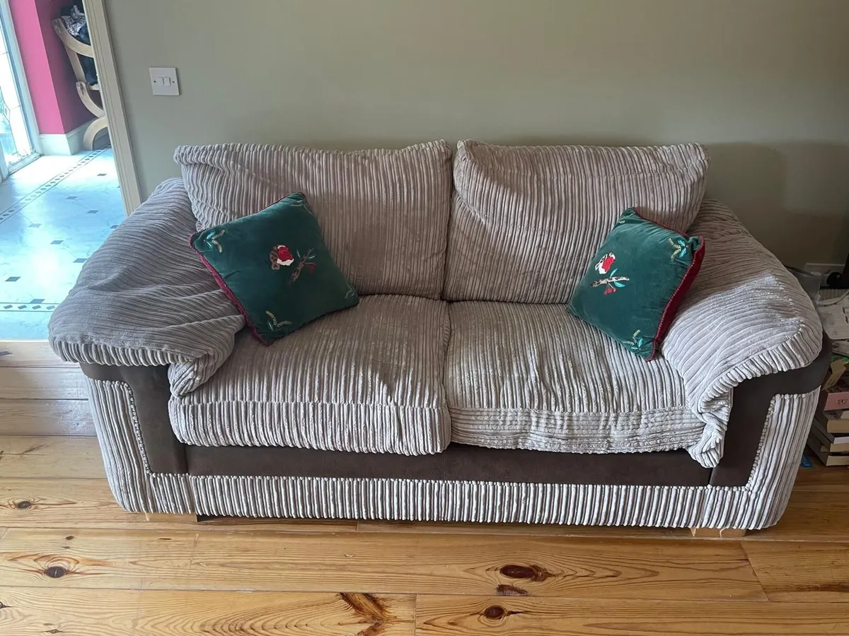 Couch and cddle chair - Image 4