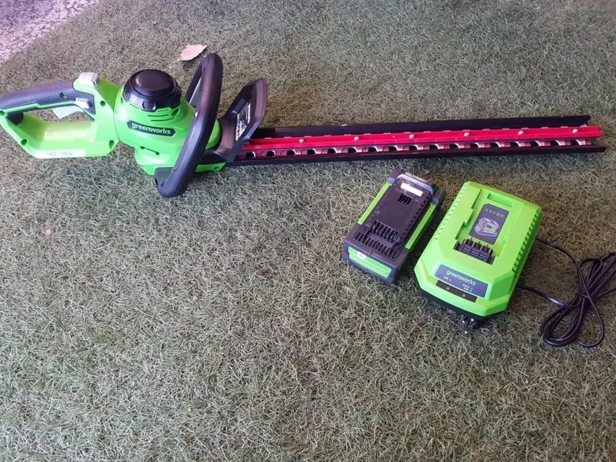 GREENWORKS BATTERY HEDGETRIMMER SET - FOR SALE - Image 1
