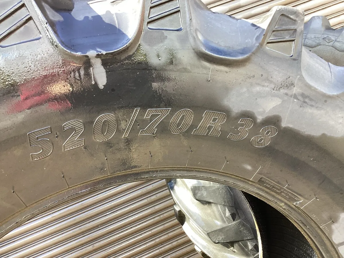 520  70 38 TYRE - Image 3