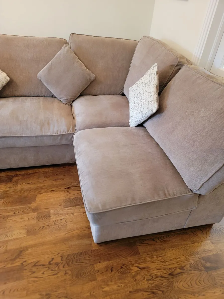 Corner couch - Image 4