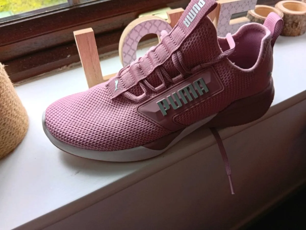 Ladies rose pink puma trainers size 5 - Image 4