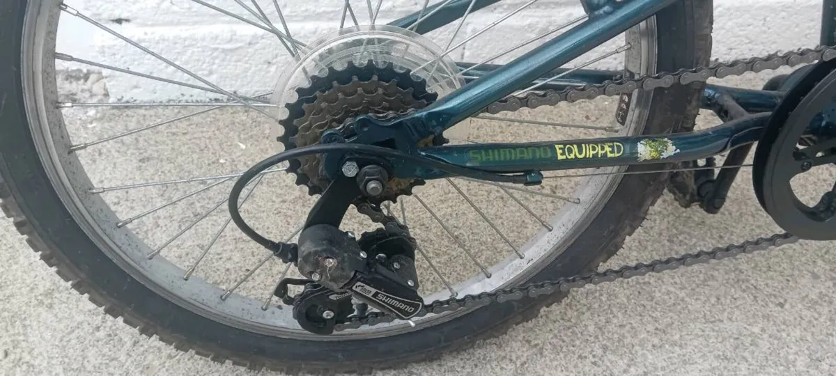20' apollo boys bike - Image 2