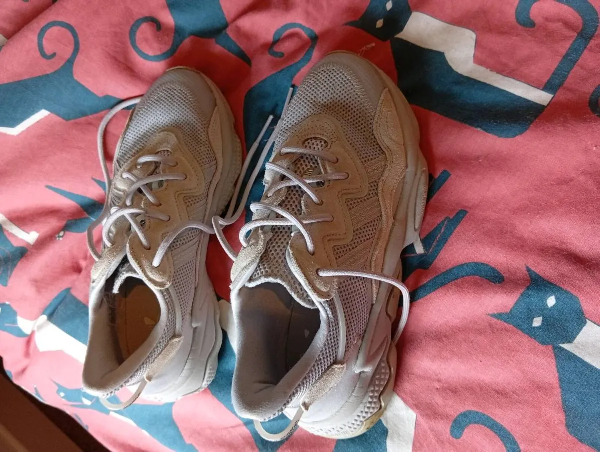 Ladies Adidas ozweego trainers size 5 - Image 3