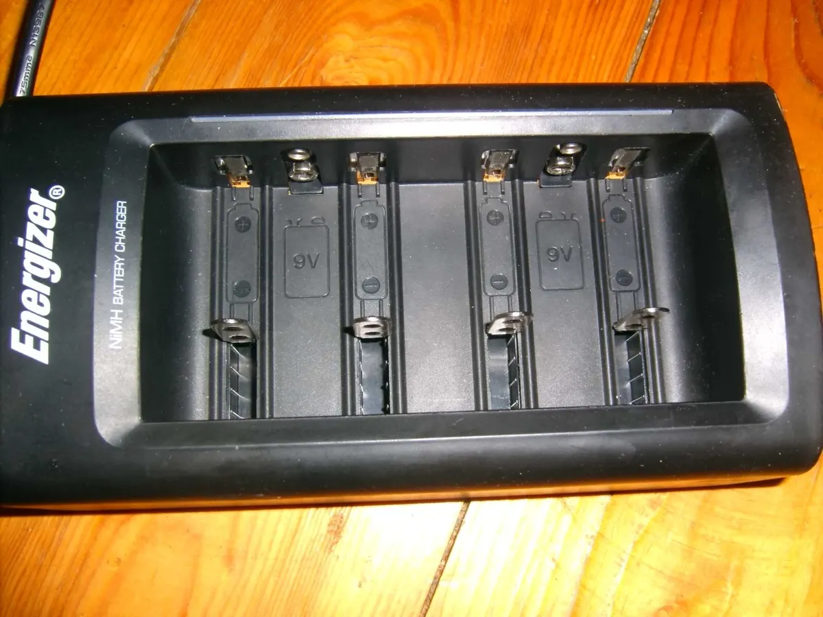 battery charger - Image 2