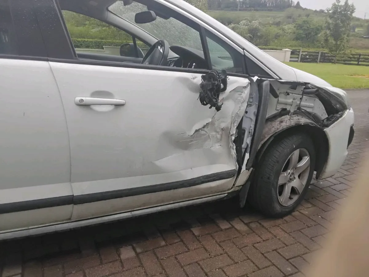 2014 Peugeot 3008 1.6 Diesel Automatic - Image 3