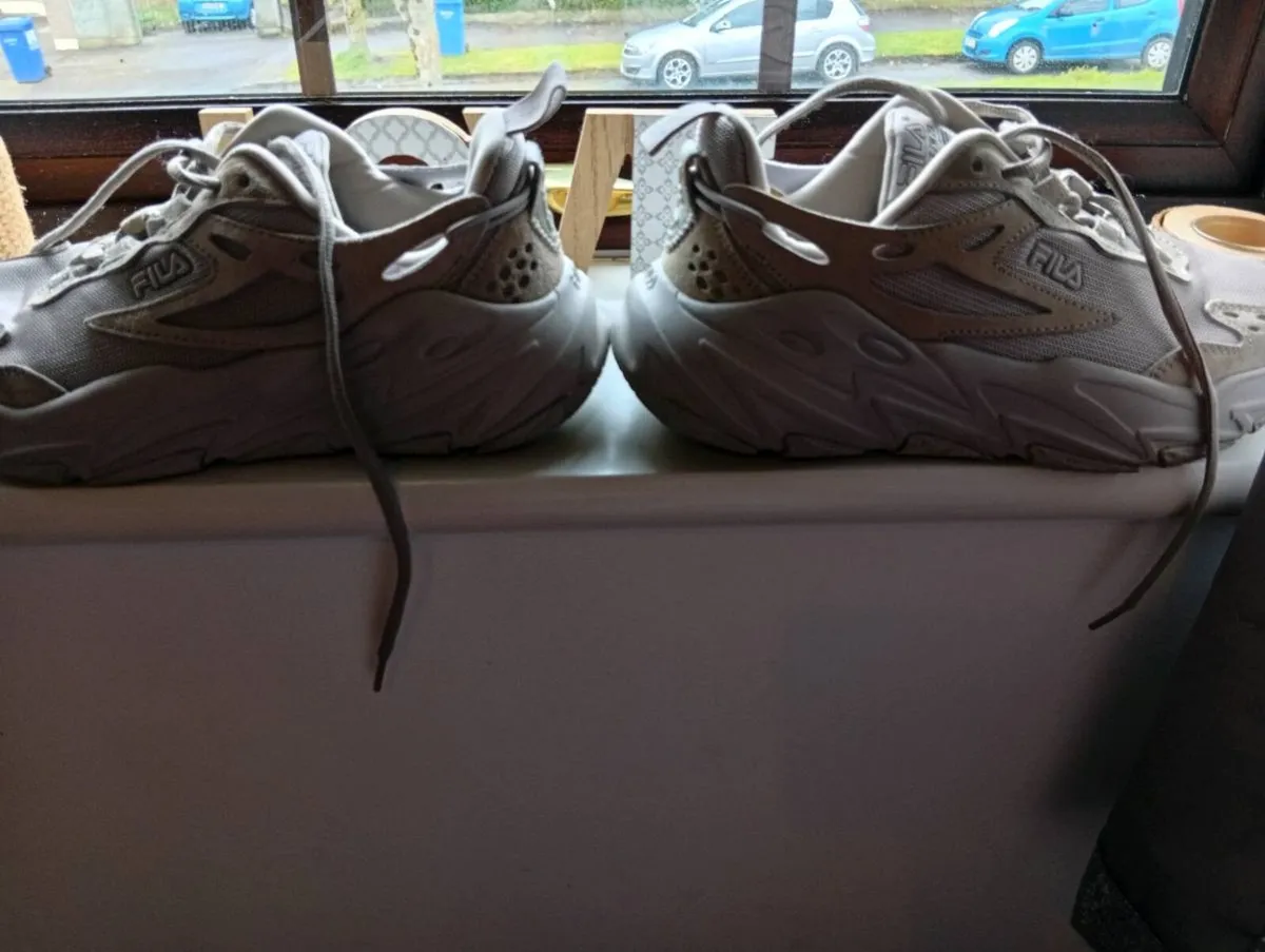 Ladies fila trainers size 5.5 - Image 4