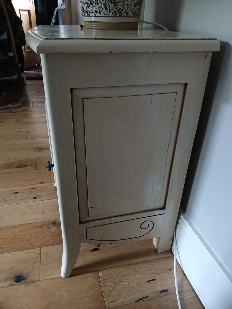 2 Bedside lockers - Image 4