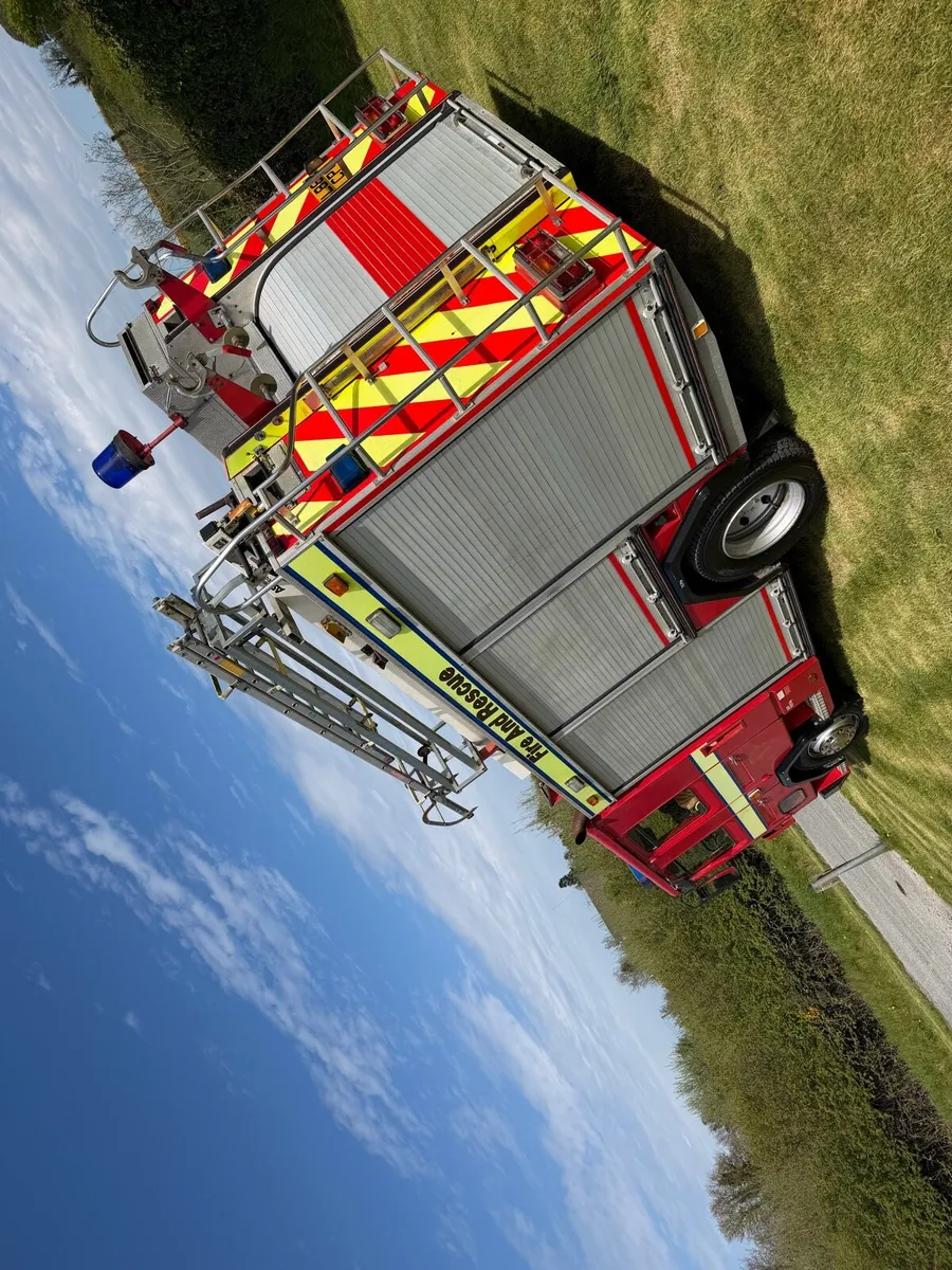 Dennis fire engine - Image 3