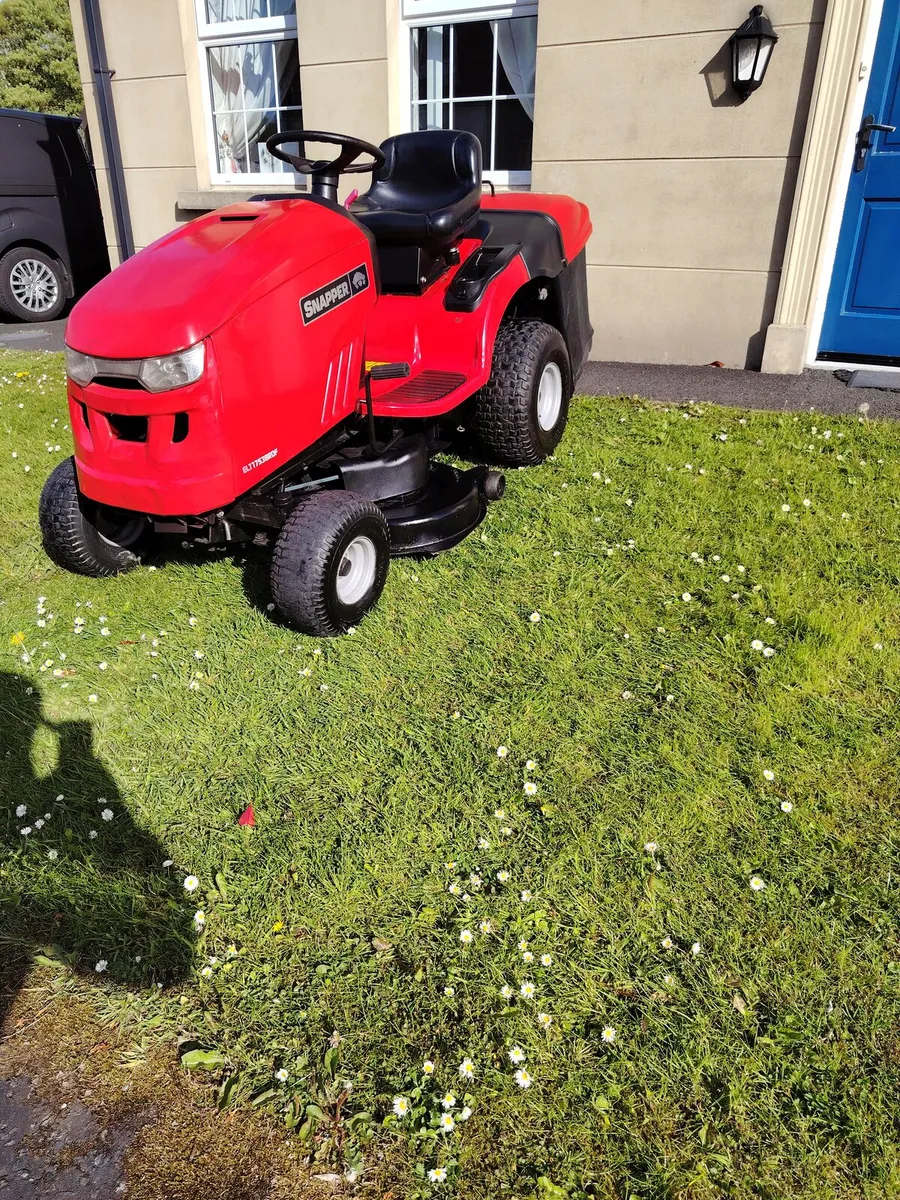 Snapper ride on lawnmower - Image 2