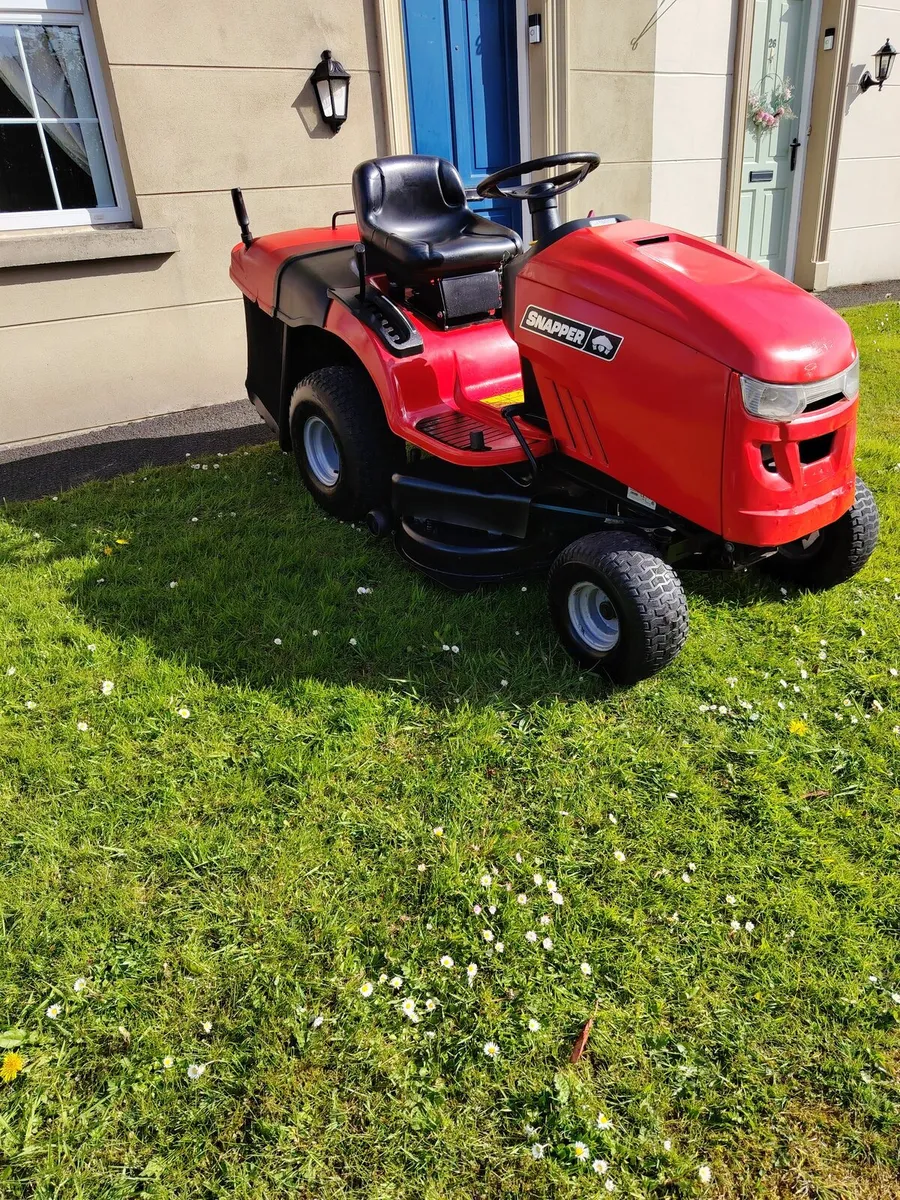 Snapper ride on lawnmower - Image 1