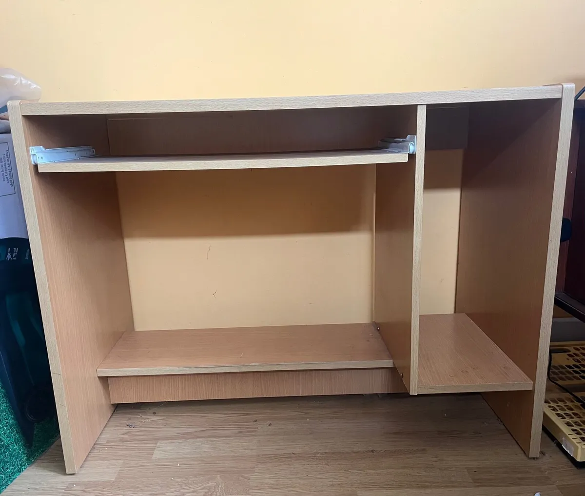 Desk for computer - Image 1
