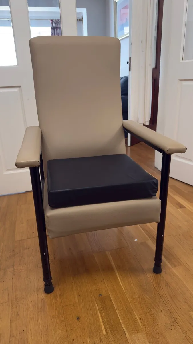 Orthopedic chair
