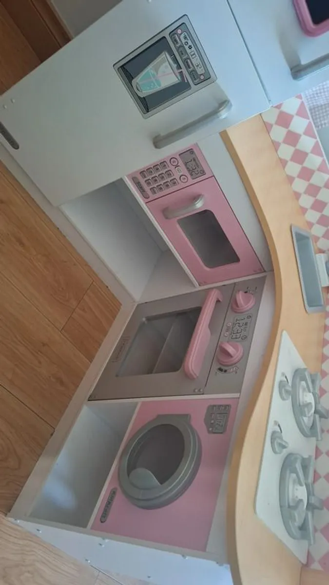 Kidkraft corner kitchen - Image 4