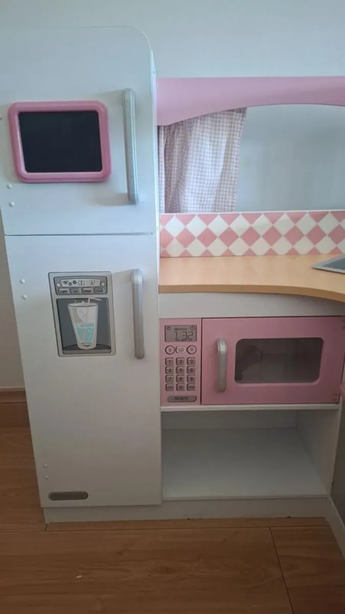 Kidkraft corner kitchen - Image 2