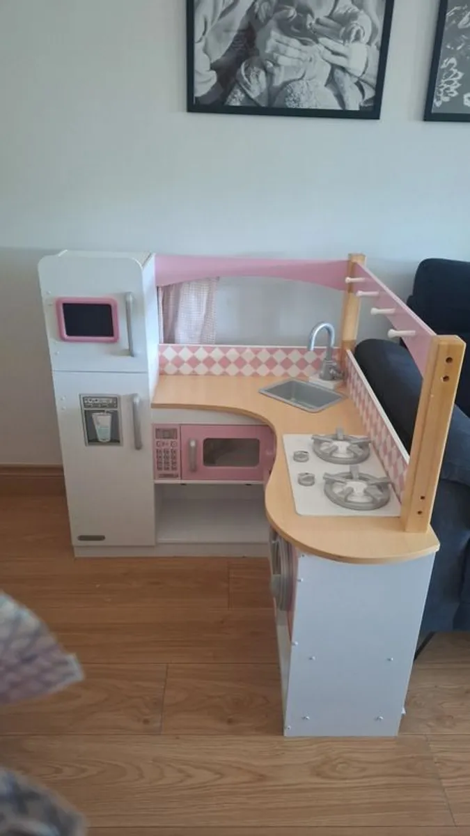 Kidkraft corner kitchen - Image 1