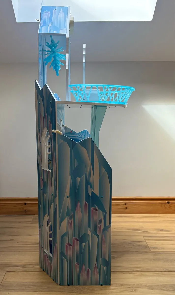 Frozen castle doll house - Image 2