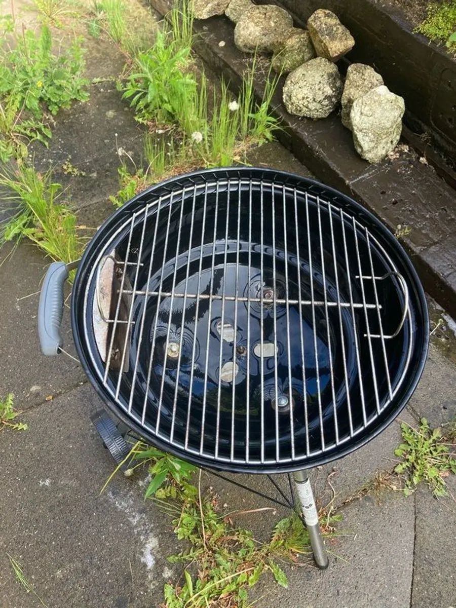 Weber 47cm Charcoal bbq - Image 4