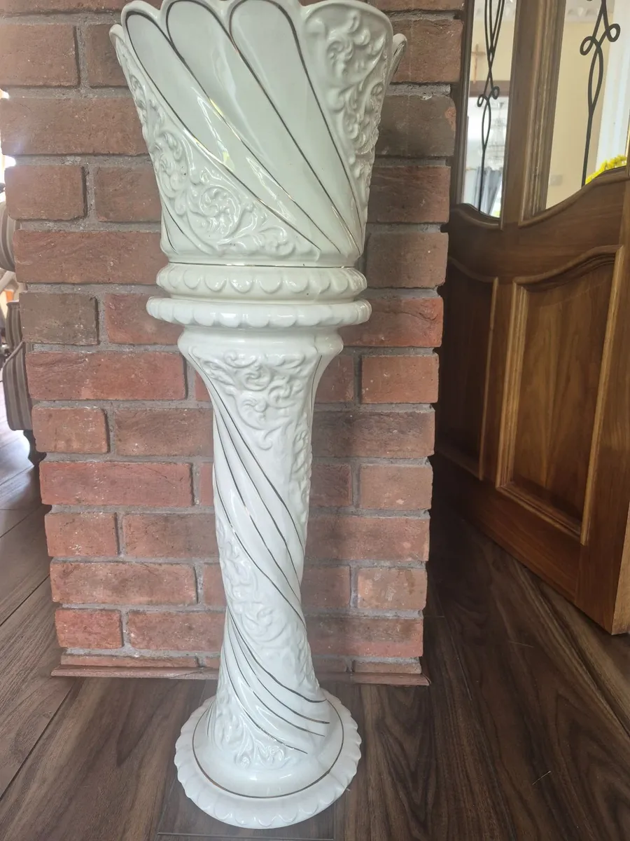 Plant holder - Image 1