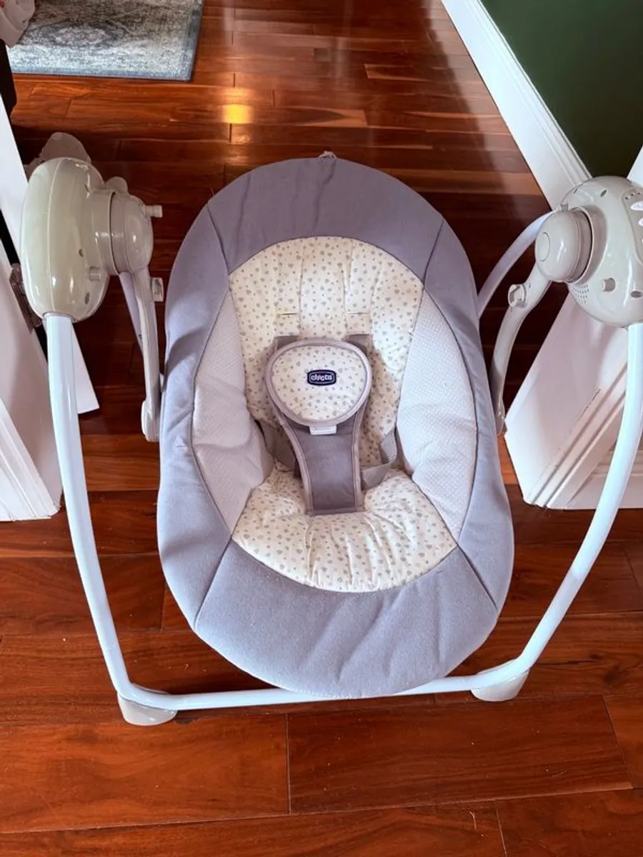 Chicco baby rocker - Image 1