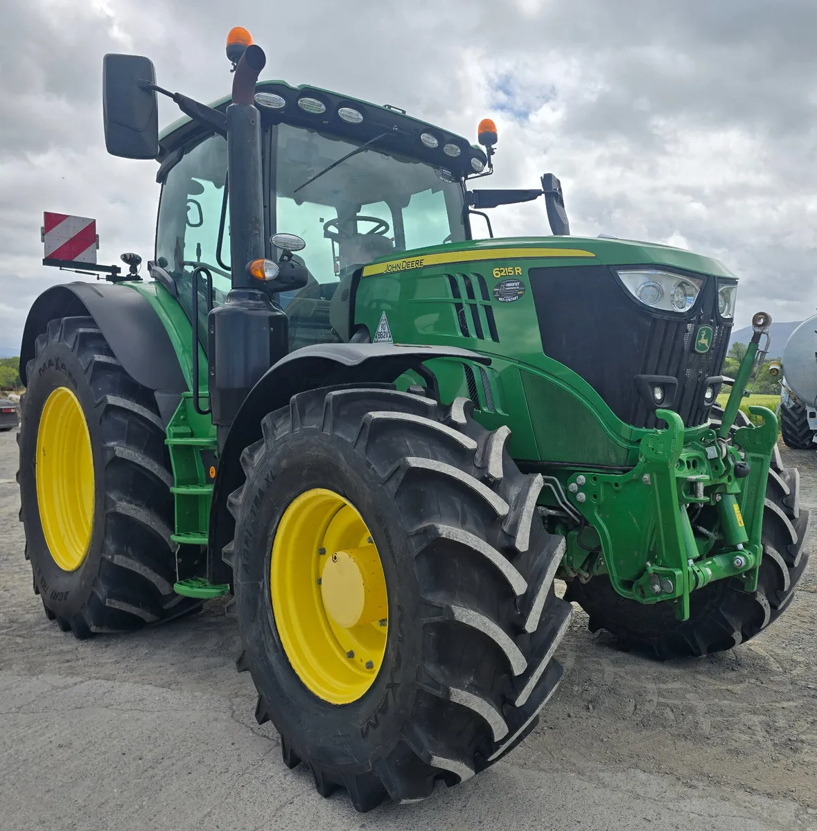 JOHN DEERE 6215R - Image 1