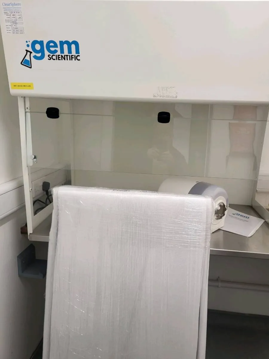 Laminar air flow cabinet - Image 1