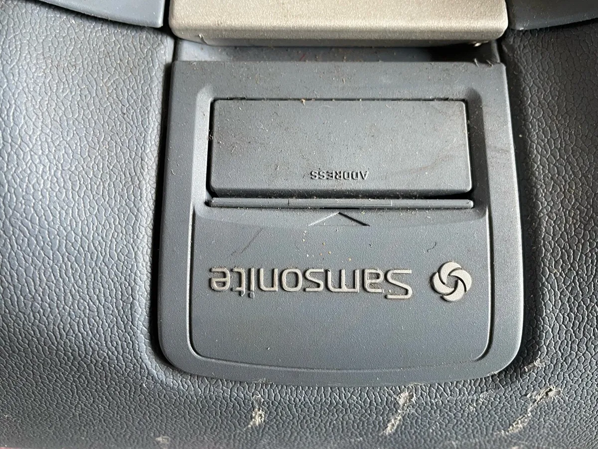 Pair of Hardshell Samsonite suitcases - Image 4