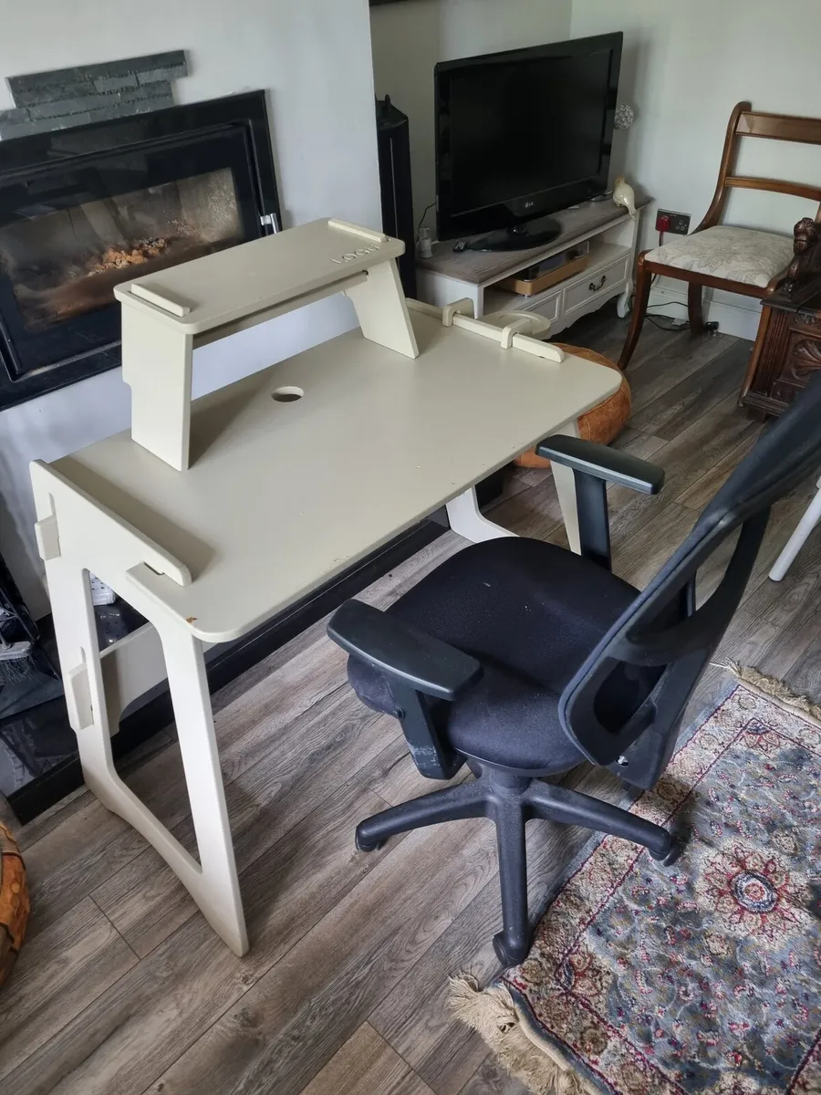 Computer desk and chair - Image 2