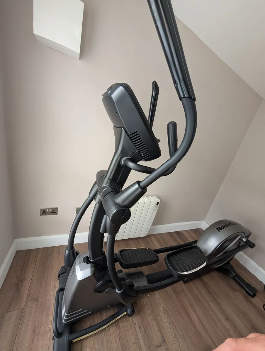 Cross trainer - Nordic Track Cross Trainer E10.0 - Image 1