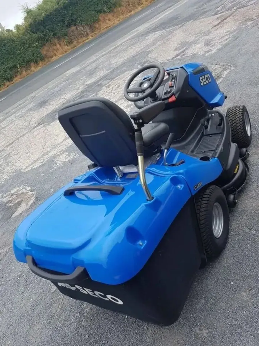 SECO STARJET V-TWIN RIDE ON MOWER - Image 3