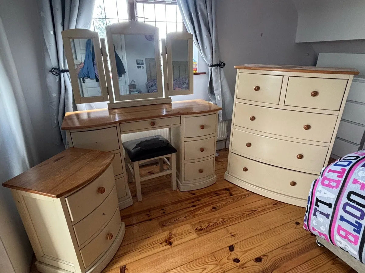 Bedroom Furniture for upcycling - Image 1