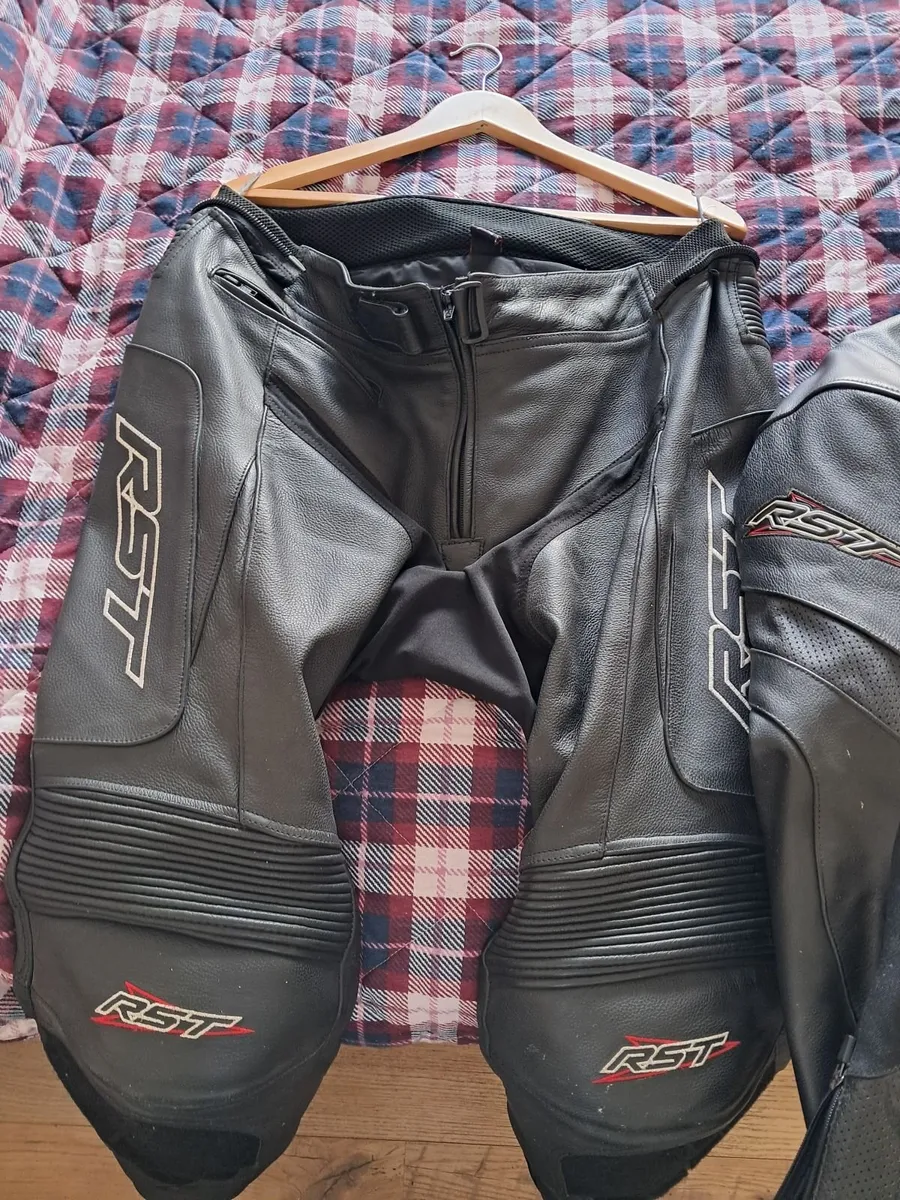 Bike leathers - Image 3