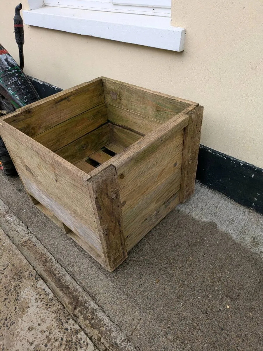 Heavy wooden crate - Image 1