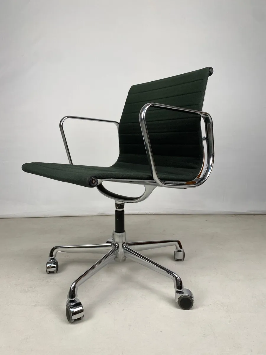 Vintage Eames EA117 Swivel Desk Chair - Image 2