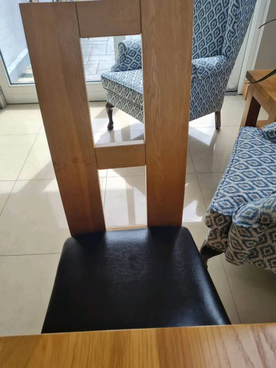 Solid Oak table and 6 chairs - Image 2