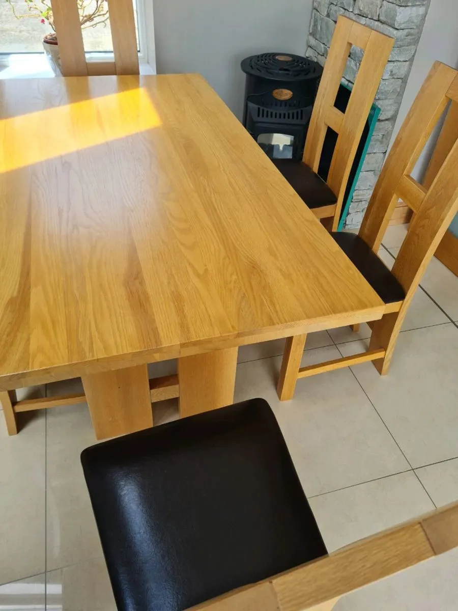 Solid Oak table and 6 chairs - Image 3