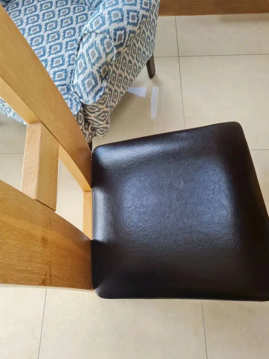 Solid Oak table and 6 chairs - Image 4