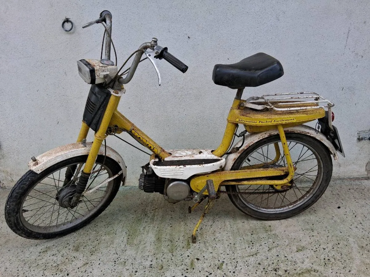 Old Honda moterbike - Image 2