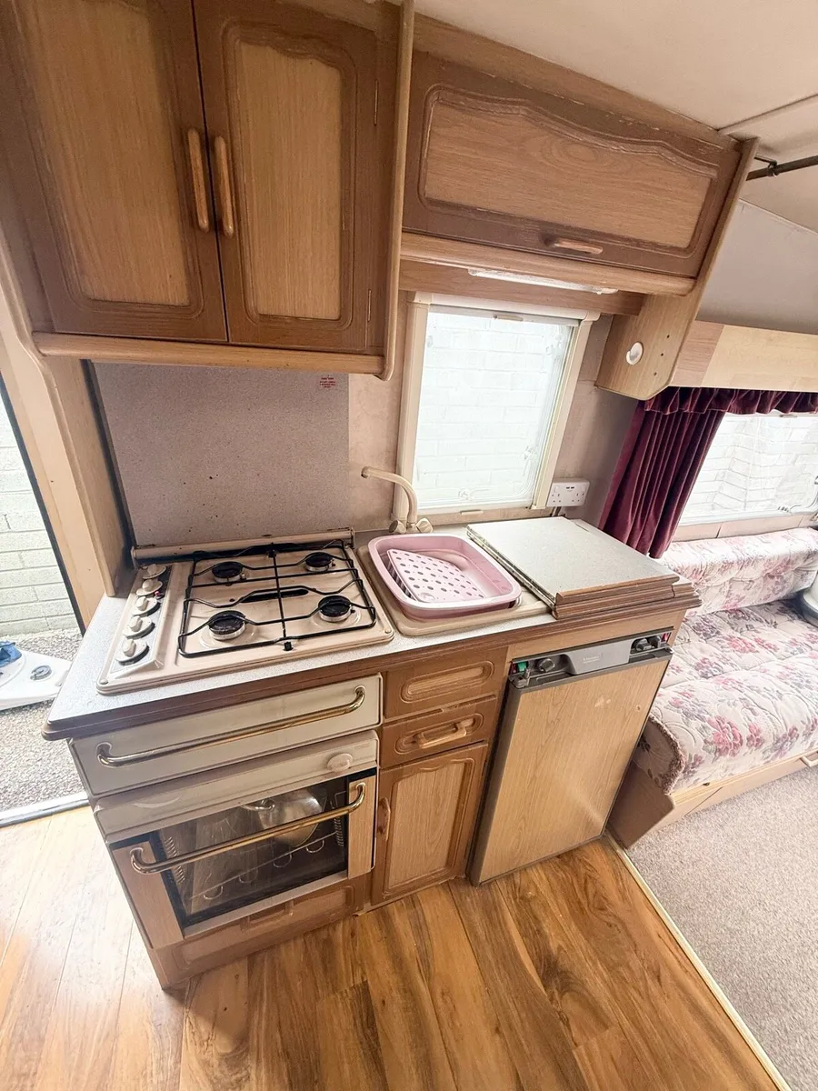 Swift Challenger 5/6 berth - Image 3