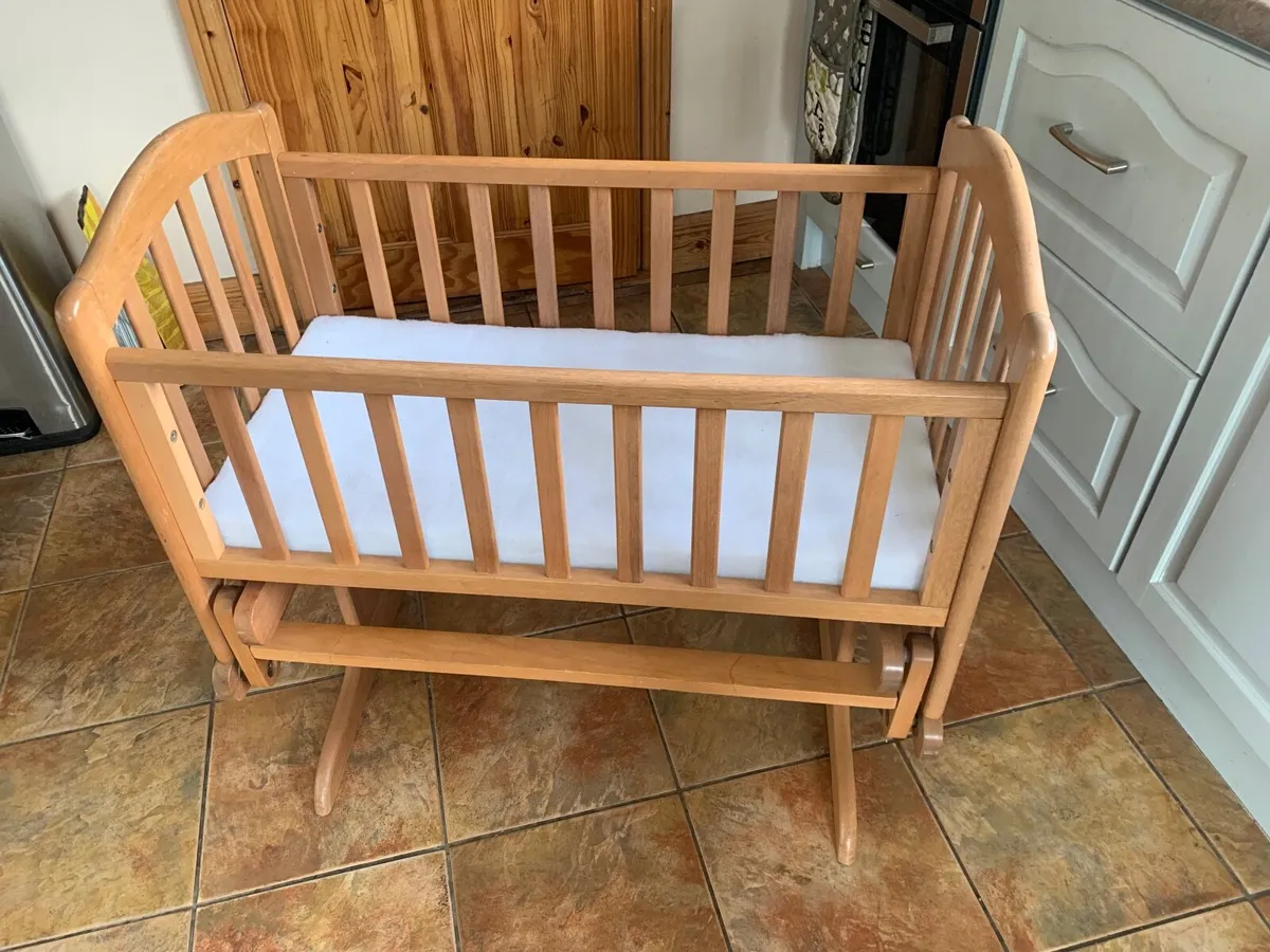 Baby crib - Image 1