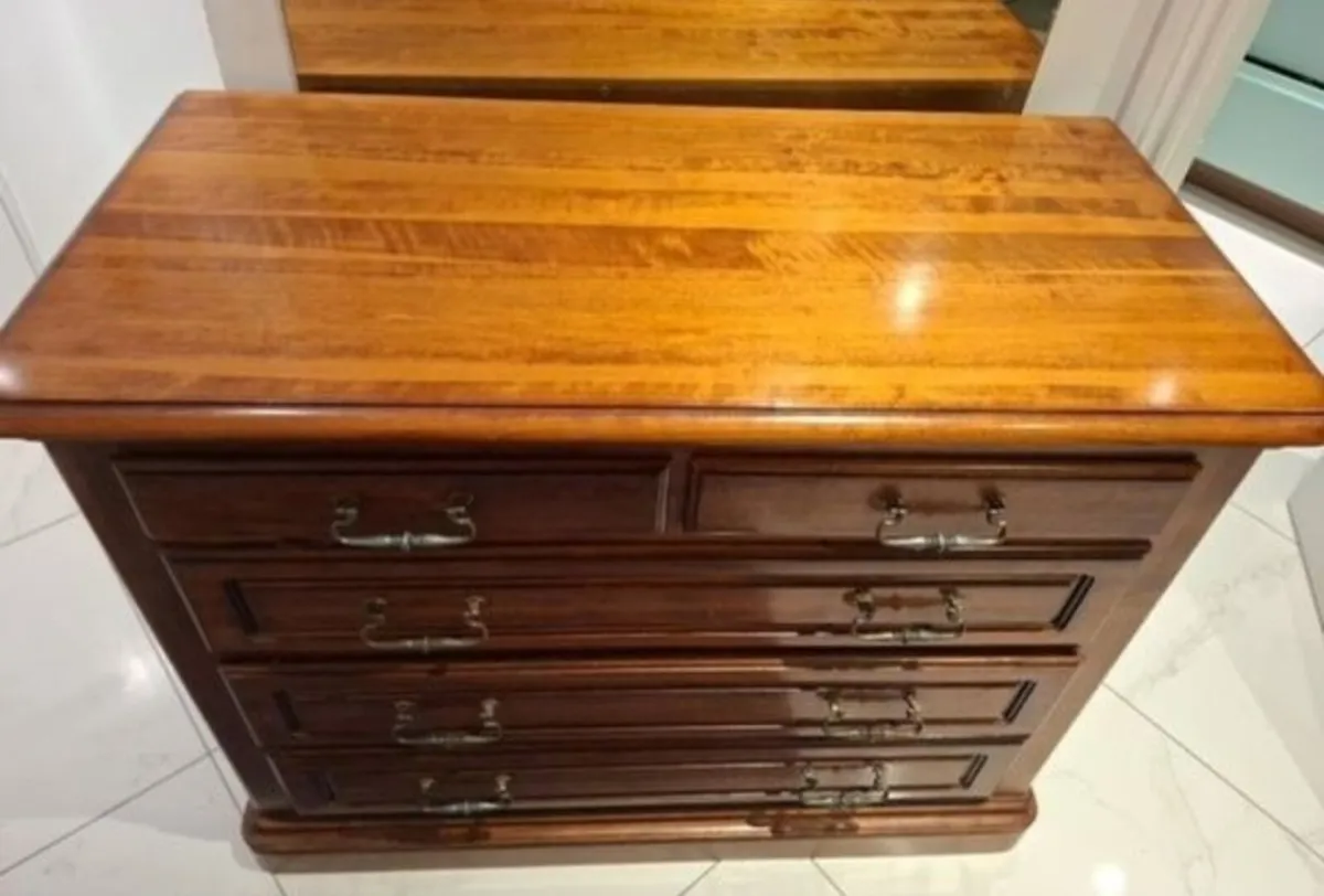Beautiful Solid Wood Bureau / chest of drawers - Image 1
