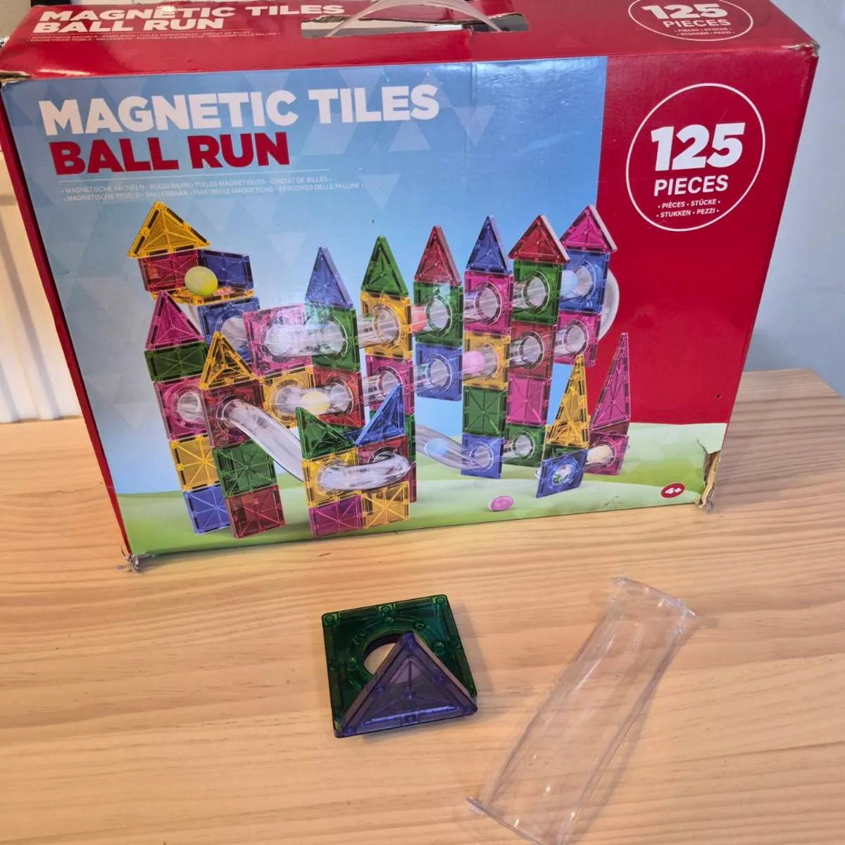 Magnetic tiles