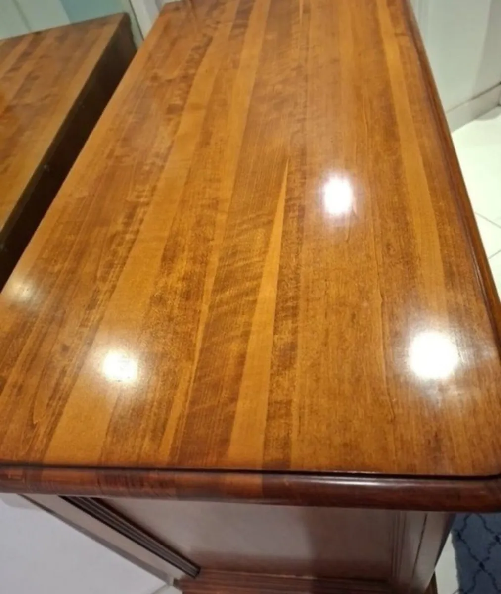 Beautiful Solid Wood Bureau / chest of drawers - Image 2