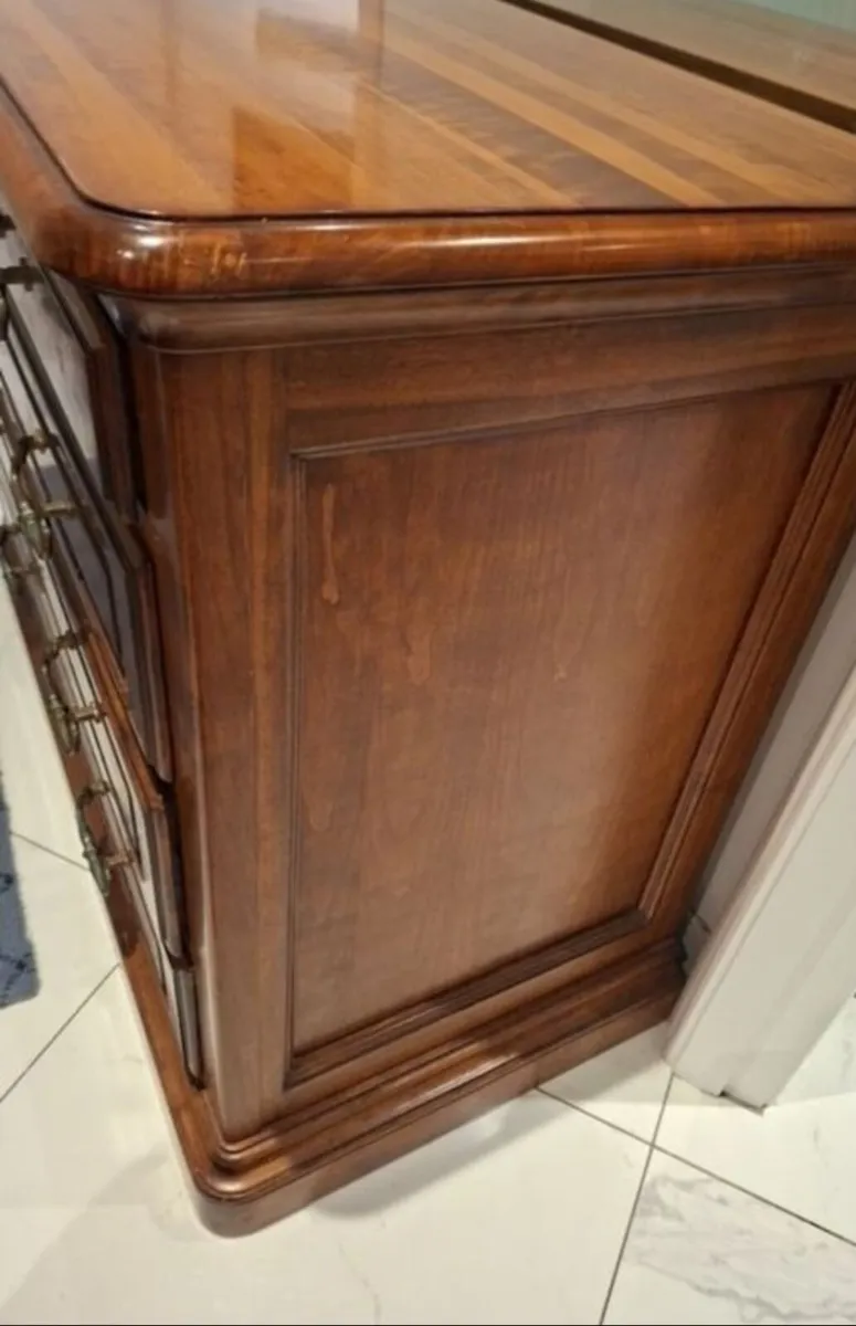 Beautiful Solid Wood Bureau / chest of drawers - Image 3