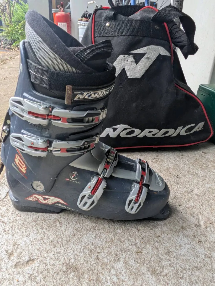 Ski boots-free - Image 1