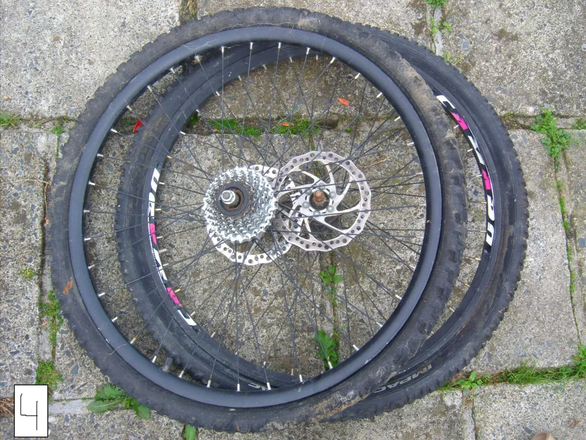 bicycle wheel - Image 1