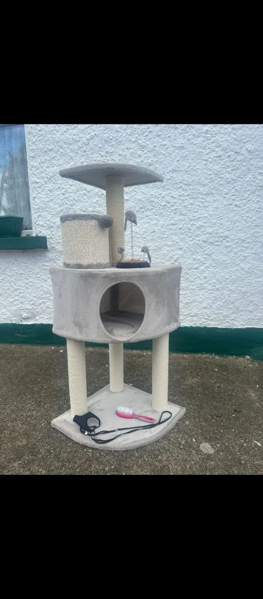 CAT TREE FOR SALE- AS NEW - Image 3