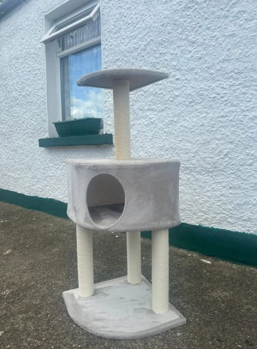 CAT TREE FOR SALE- AS NEW - Image 2