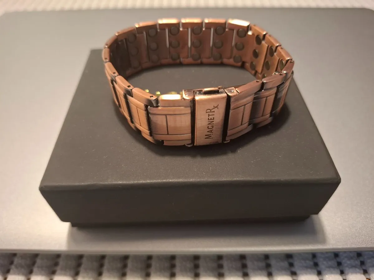 Copper bracelet with magnets - New In Box - Image 4